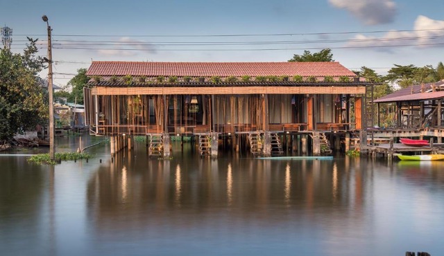 Humz Canal Stay