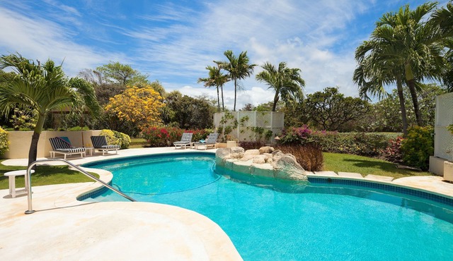 Hunter Cottage - luxury villa with pool. Car special included in Summer Rate