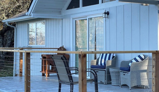 Hunter's Cozy River Bend Cabin on Skokomish River, 1bd/1ba