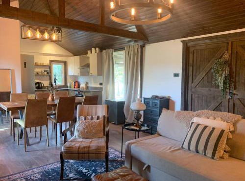 Hunters Cabin - Rustic farm stay