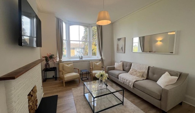 Hurstpier Spacious 2 Bed Apartment - by MCF