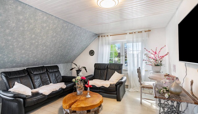 'Hus Sünnenschien' – Comfort for up to 4 Guests, Loggia, Wi-Fi