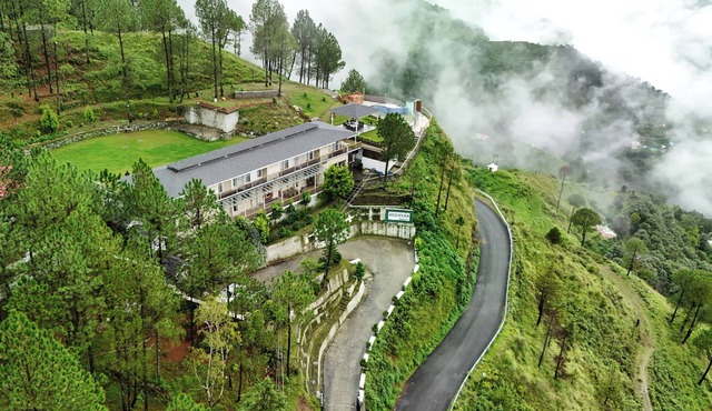 Hushvan Resorts
