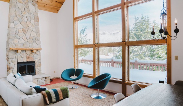 Hyak Hideout 3-bedroom chalet in welcoming Snoqualmie Pass with WiFi