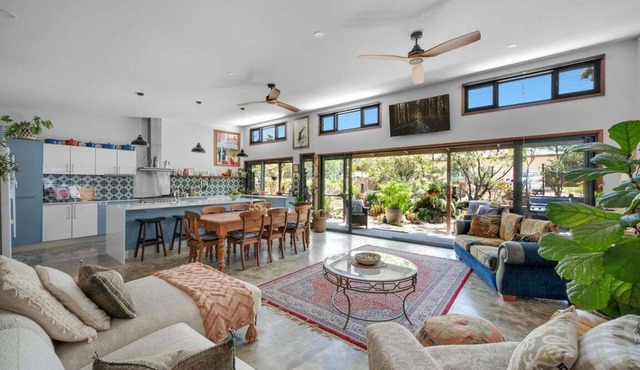 Hyams Reach Retreat - Jervis Bay stay, pets welcome