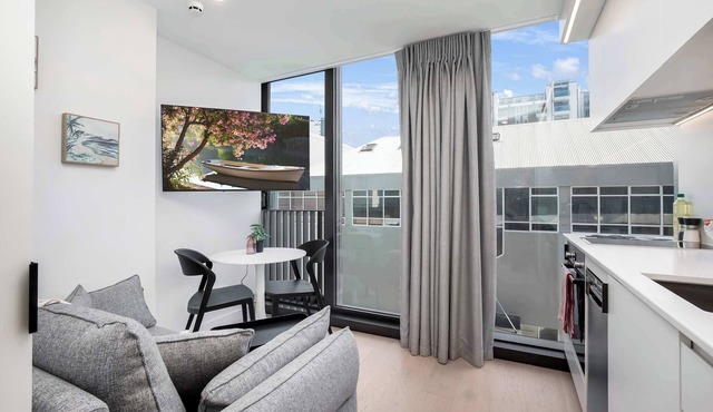 Hyde Lane APT - Walk to Shops Cafes Attractions