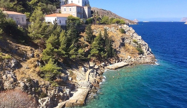Hydra Seaside Serenity: Panoramic Sea & Sunset Views