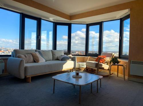 Hydro Seafront Apartment with Beach View and Free Parking