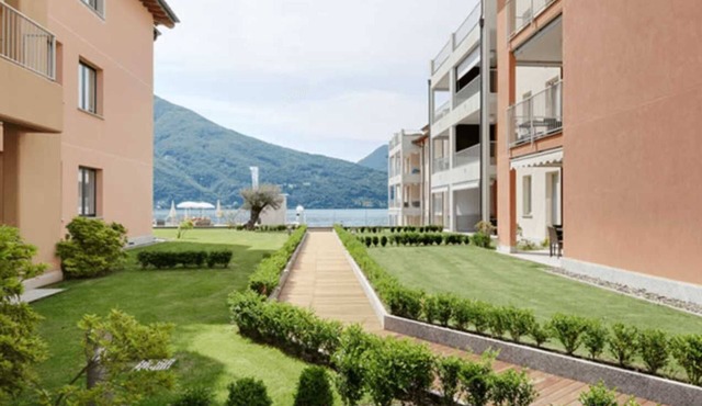 Italian Lakes holiday apartment with pool
