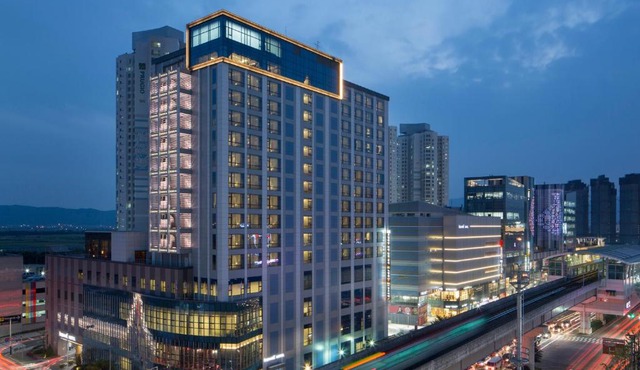 I Square Hotel
