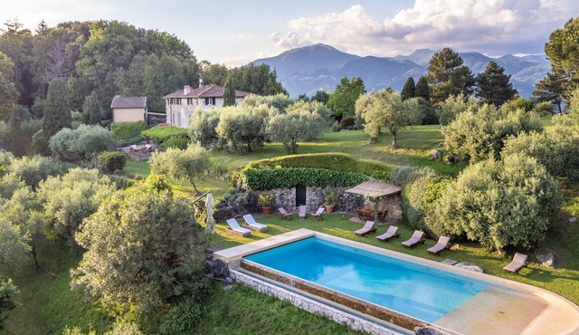 Iconic Romantic Farmhouse with Pool in Lucca
