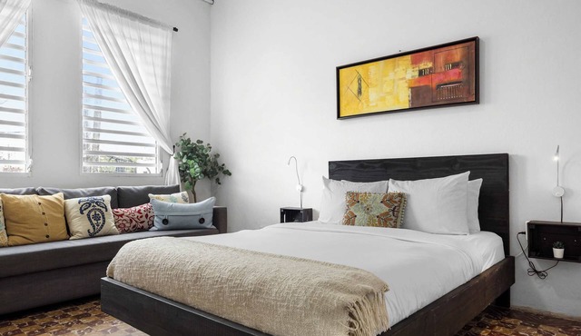 Iconic Santurce Studio | AC | Fast WiFi