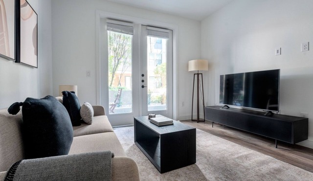 Ideal Central Austin 1BR w/Pool, Gym & W/D, nr U. Texas, by Blueground