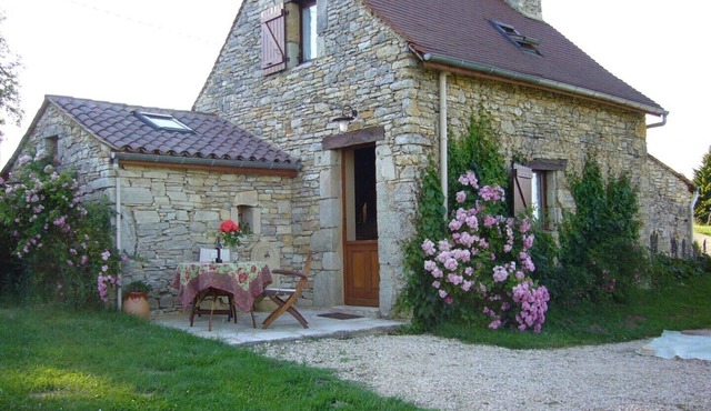 Ideal couple old bread oven 3 pers in pleasant place, swimming pool near Sarlat