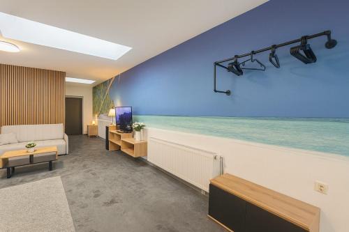 Ideal for Big Groups, Modern 14 Guest Apartment Near Prague