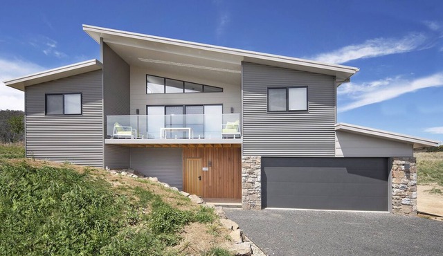 Ideal for both winter and summer adventures in the Snowy Mountains.