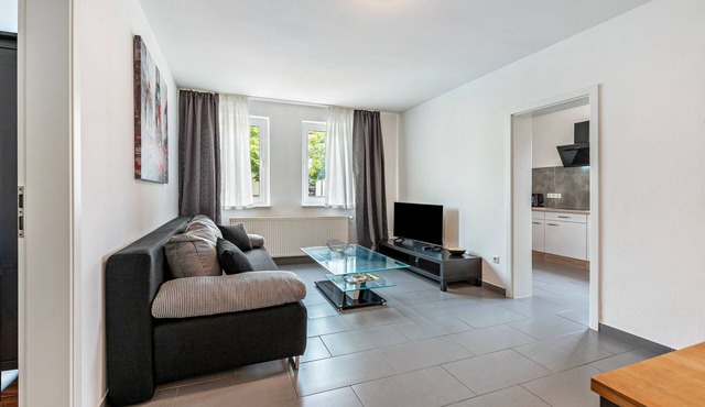 Ideal for Contractors: 2 Bedrooms for 4 Guests (65 m²) in Saarbrücken, Free Parking
