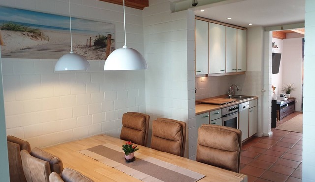 Ideal for families, 350m to beach, 3 bedrooms, WLAN, parking, bbq, terrace