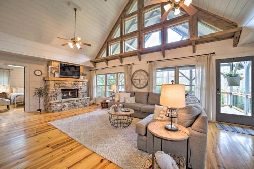 Ideal for Families! Lake Toxaway Getaway w/Deck