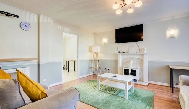Ideal for groups & families with parking and patio
