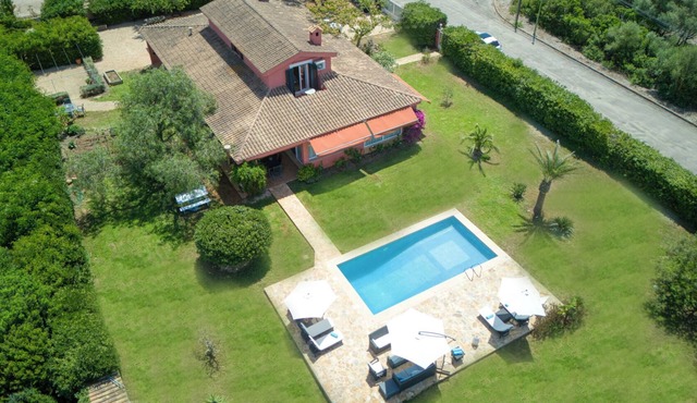 Ideal for small groups, stylish country house, close to Palma, BBQ, private Pool
