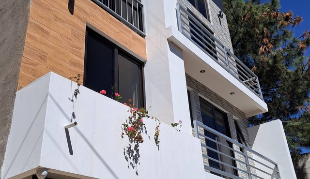 Ideal for small groups- 2 apartments together! Just 7 min from the central park!