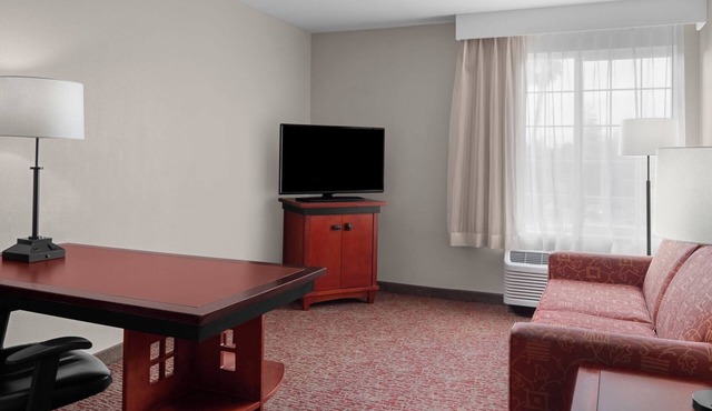 Ideal Group Retreat – Two 1BR Suites w/Kitchen & Living Area
