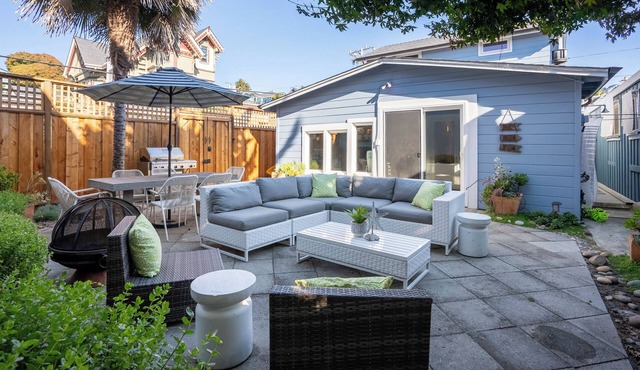 IDEAL LOCATION! Steps 2 Beach,Shops,Dining/Great Yard 4 BBQ
