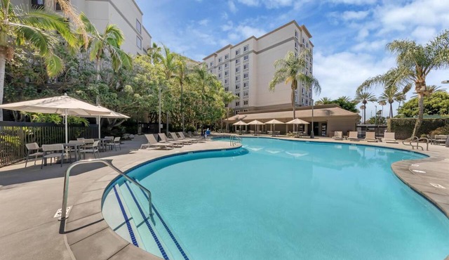 Ideal Mix of Comfort and Value! Free Breakfast, 2 Miles From Disneyland