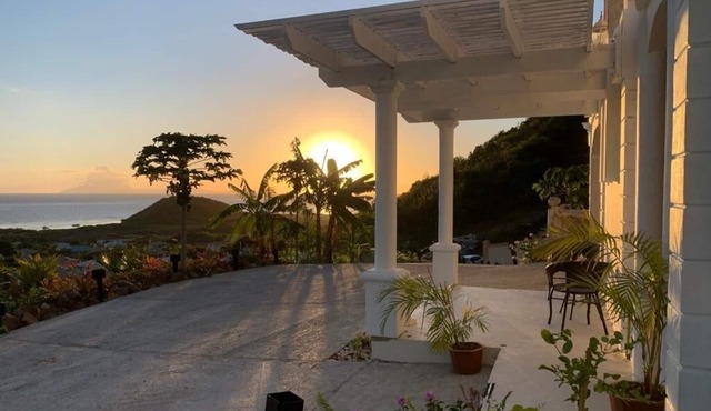 Ideal One-BD/Bath, Apt. Accommodations In Secure Hillside Home w/Ocean Views