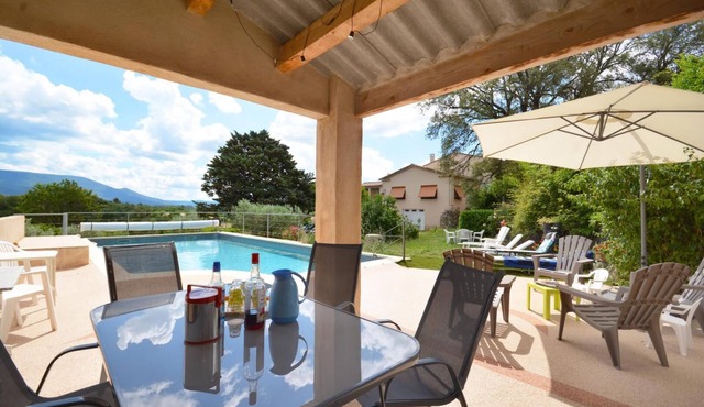 Ideal pied-à-terre in the heart of the Luberon Regional Natural Park