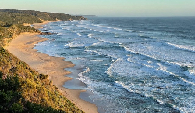 Idealic coastal country cottage with unparalleled views. Pet- Friendly!