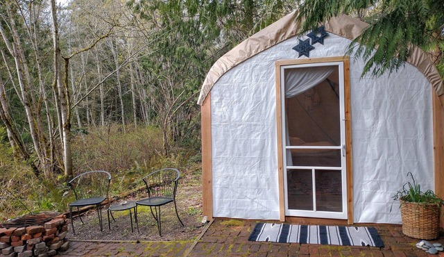 Idealic Island OFF-Grid Glamp + Soak