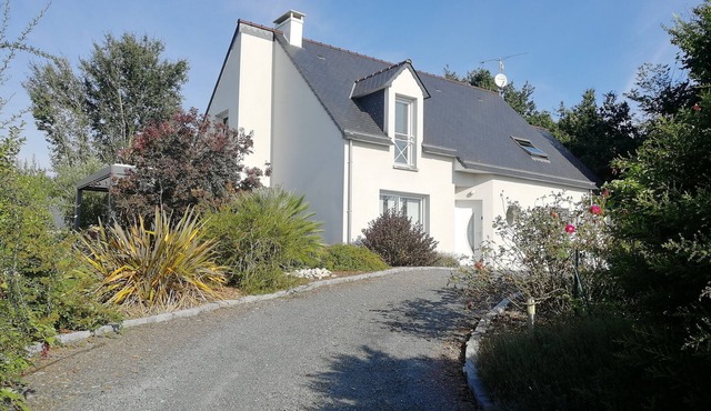 Ideally located between Mont St Michel and the landing beaches