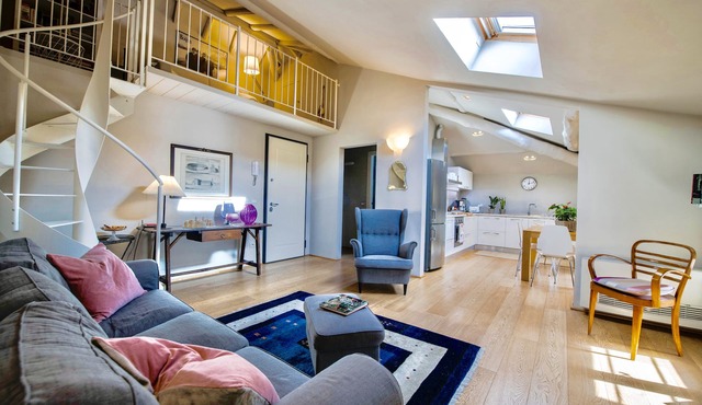 Ideally located. City center, station and bus terminal 1500ft, parking 300ft.