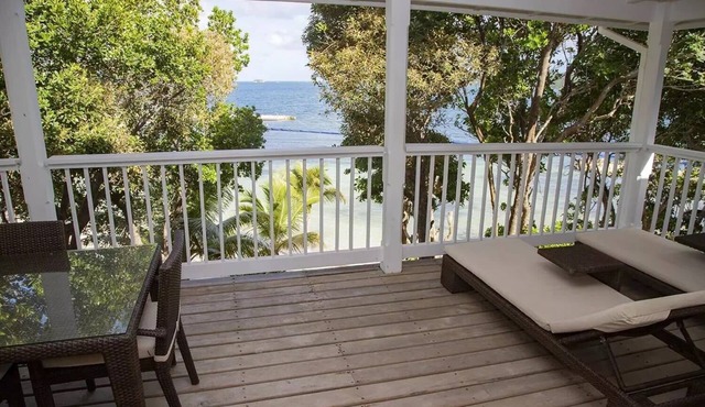 Idyllic Beachfront 2 Bedroom Hideaway