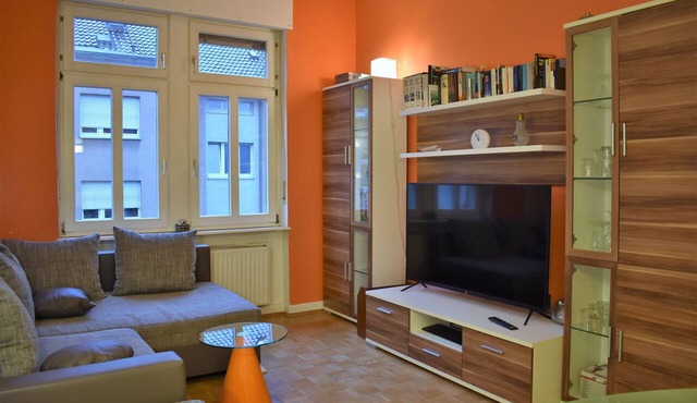 Idyllic, central, quiet, high-quality apartment in an old building with excellent transport connections