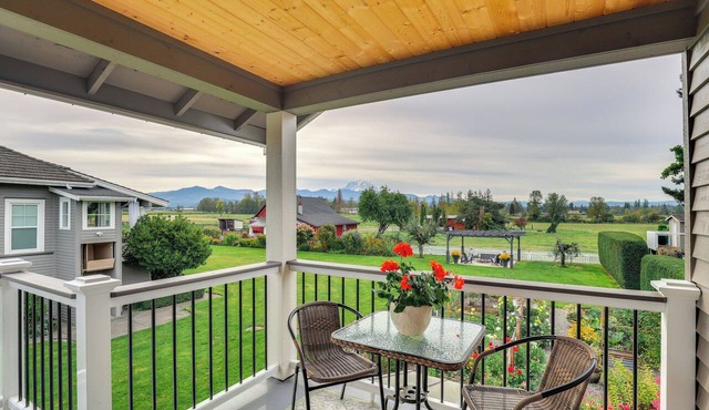 Idyllic Enumclaw Studio w/Mount Rainier Views