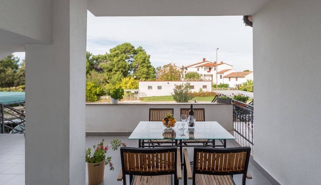 Idyllic flat just 600 metres from the beach with private terrace, WiFi, parking space