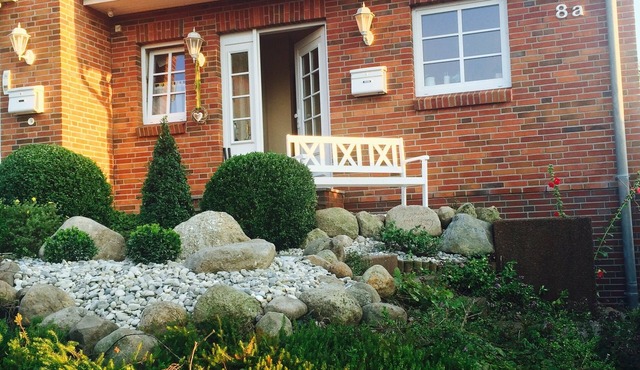 Idyllic holiday home, 100sqm living space with big garden, 300 mtr to the beach