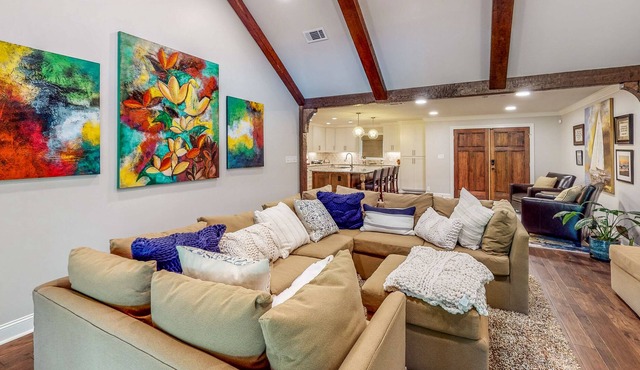 Idyllic Lakefront Home - Sprawling Deck & Dock