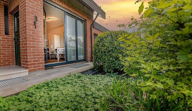 Idyllic location, just a few steps from the swimming pool + the old town