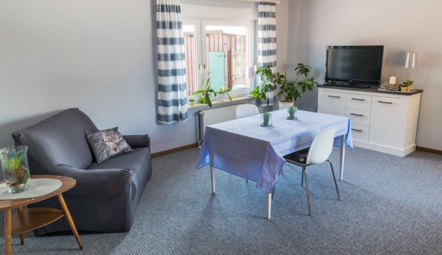 Idyllic non-smoking apartment in the country with parking space for cars and bikes