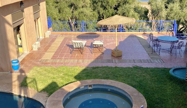 Idyllic setting-Private suites-Direct access to Lake Takerkoust-Breathtaking views-
