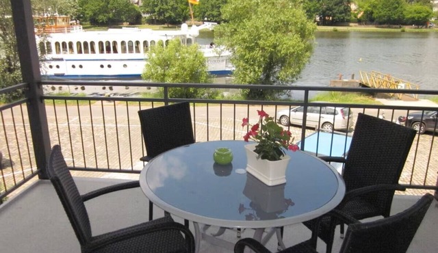 "Idyllic vacation apartment directly on the banks of the Moselle in Bernkastel-Kues!"