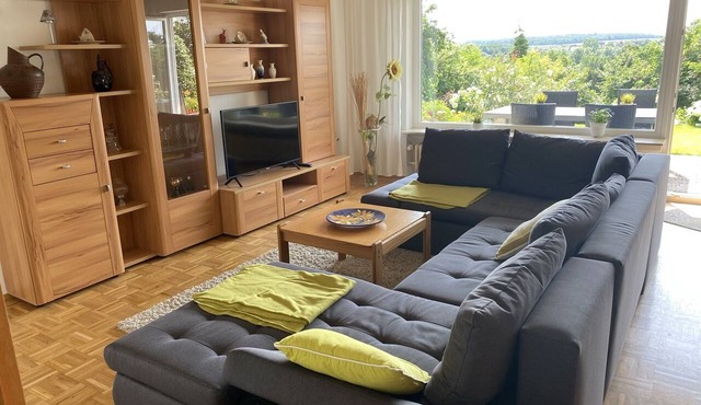Idyllic vacation apartment (95sqm) with 3 bedrooms, WiFi and views of the Steigerwald forest