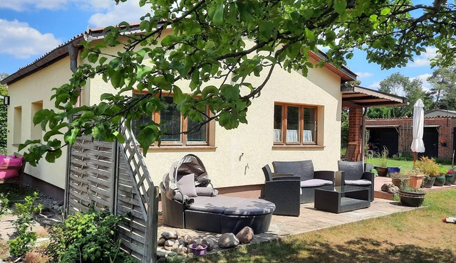 Idyllic vacation home on Gorinsee/Wandlitz, 45 min. from the center of Berlin