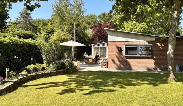 Idyllically situated bungalow in a quiet green park with lots of privacy.