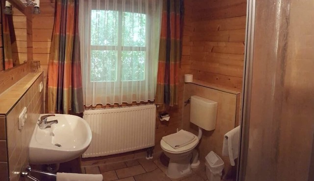 Idyllisches Ferienhaus mit Terrasse und Liegewiese