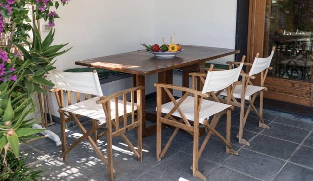 If you desire to have a holiday in a house with plenty of charm and history, and you would like to discover everyday new details and a new point of view, please now stop dreaming and come to Casa del Capitano.This villa is a magical place with a beautifu